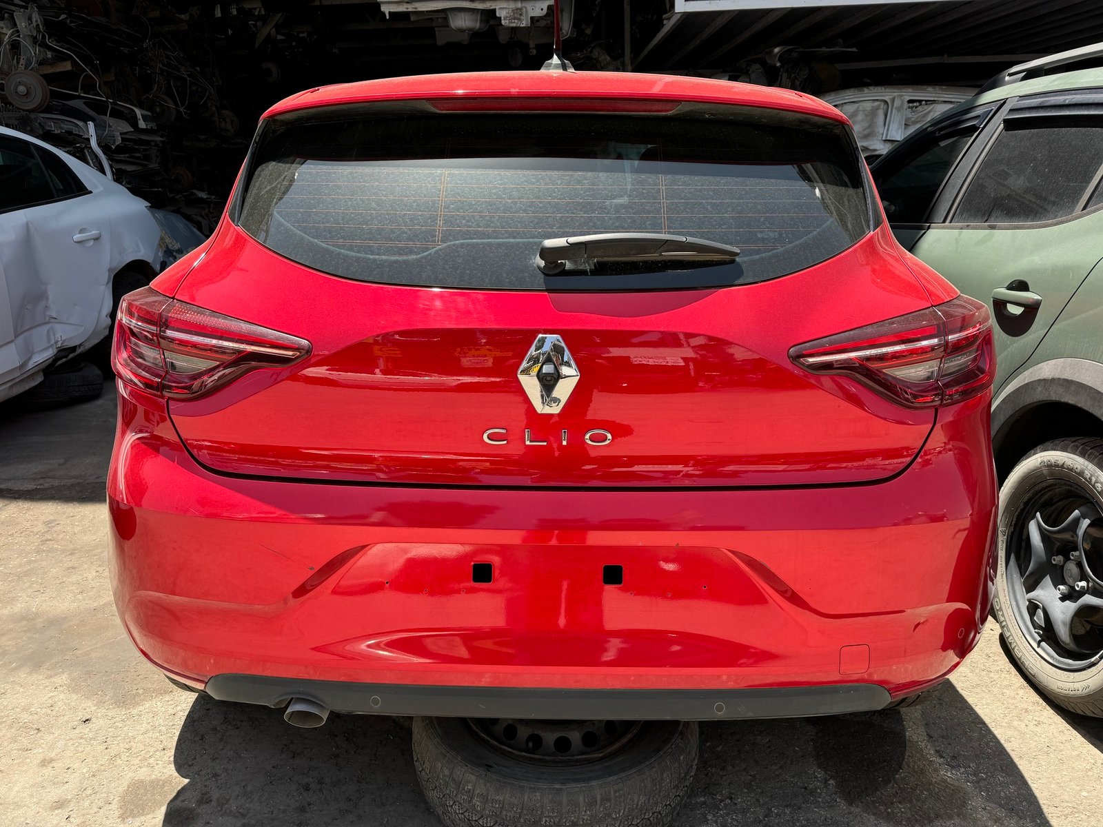 clio 5 tavan arka kırmızı