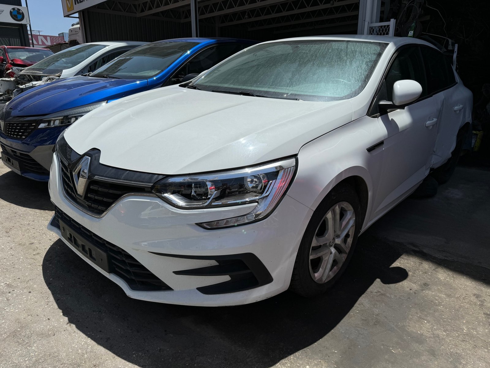 megane 4 beyaz ön kaput