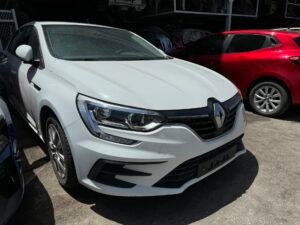 megane 4 motor kaputu beyaz