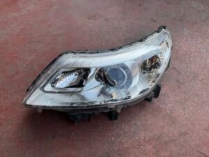 Latitude sol ön far lambası